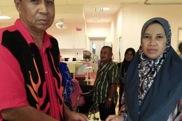 menziarahi sahabat di hospital kuala krai