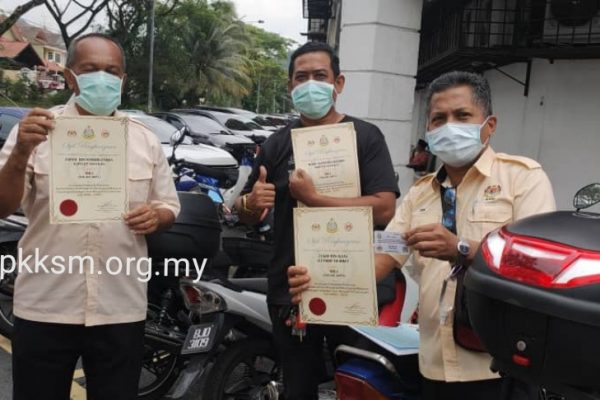Penyerahan KAD AHLI Dan Sijil Penghargaan Kepada PKD Gombak