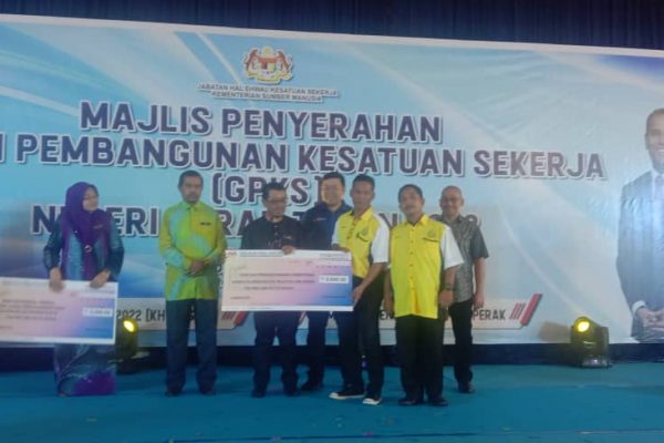 Majlis Penyerahan GERAN Pembangunan Kesatuan (GPKS)