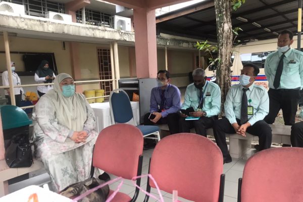 Lawatan Pengarah HKL Ke Bilik Pemandu Unit Kecemasan