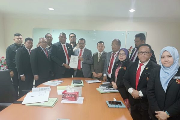Penyerahan Memorandum BANTAHAN Kesatuan Pemandu KKM