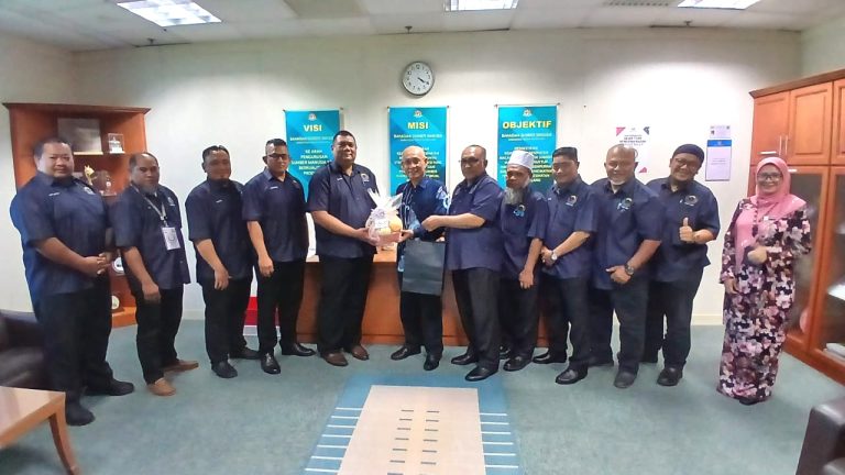 Kunjungan Hormat PEMATA-KKM Kepada Setiausaha Bahagian Sumber Manusia