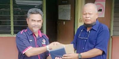 Serahan Sumbangan Cenderahati AHLI Yang BERSARA